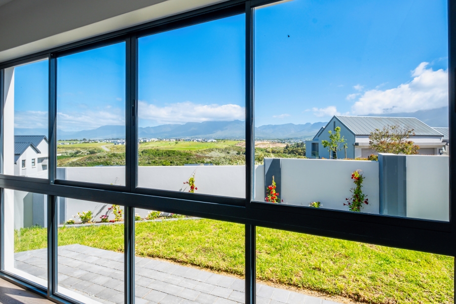 4 Bedroom Property for Sale in Kingswood Golf Estate Western Cape